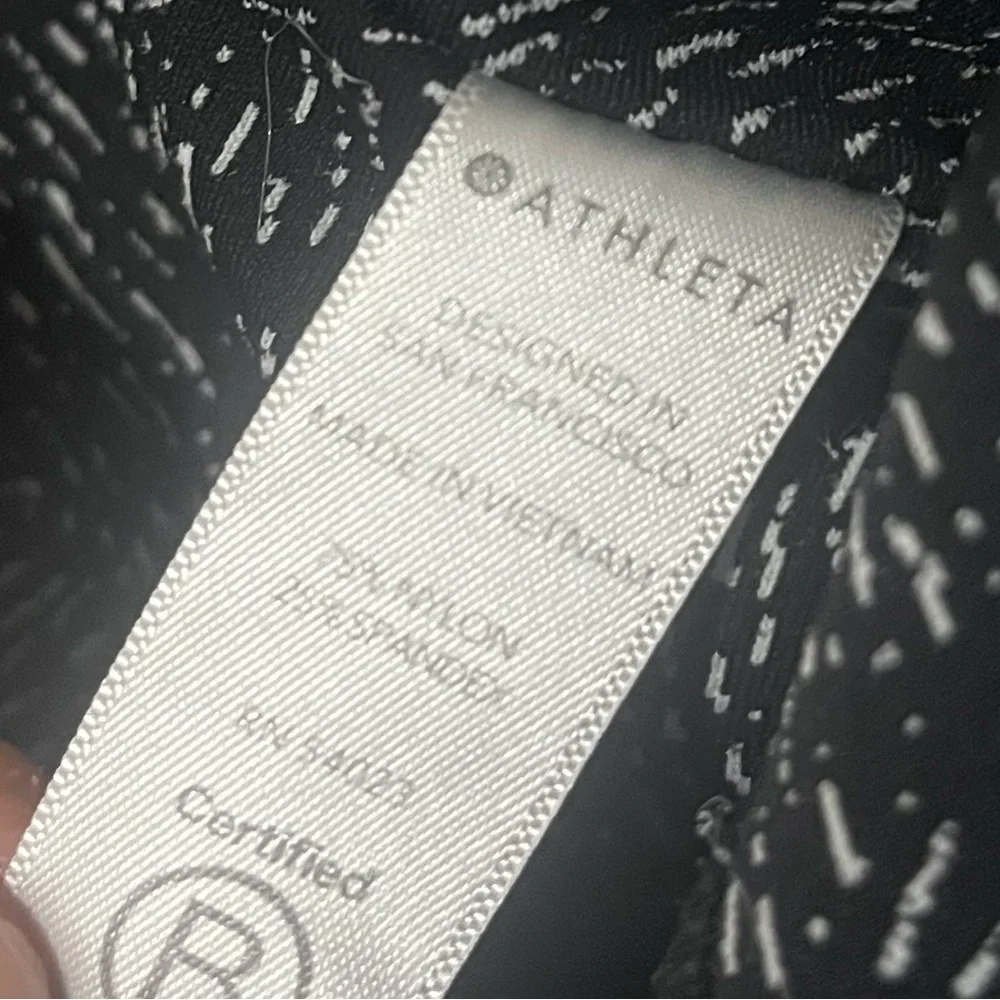 Athleta Salutation Stash Pocket Rainwater Tight leggings size small - Picture 9 of 10